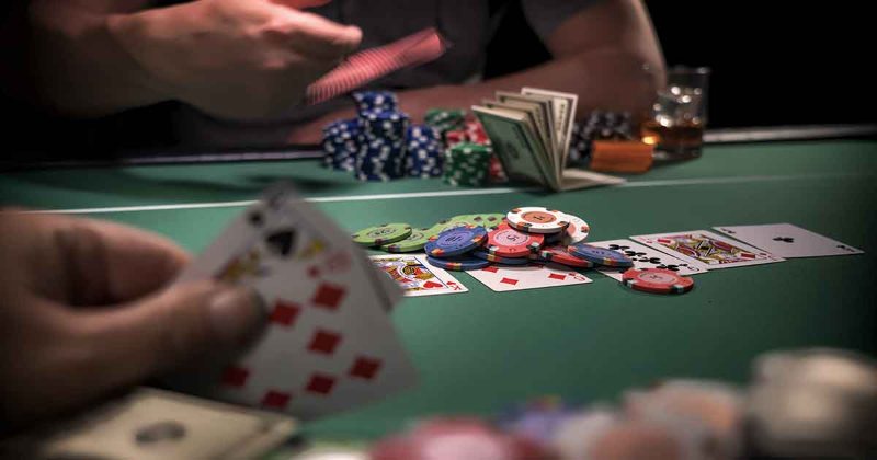 Đánh Poker trực tuyến có nhiều lợi ích